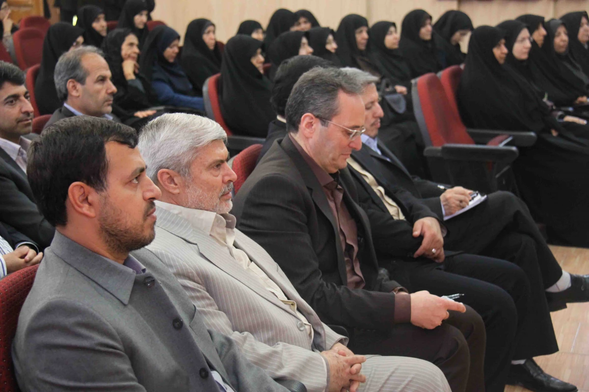 دکتر مهر محمدی در دیدار با نمایندگان دانشجو معلمان استان فارس - جشنواره قرآن و عترت