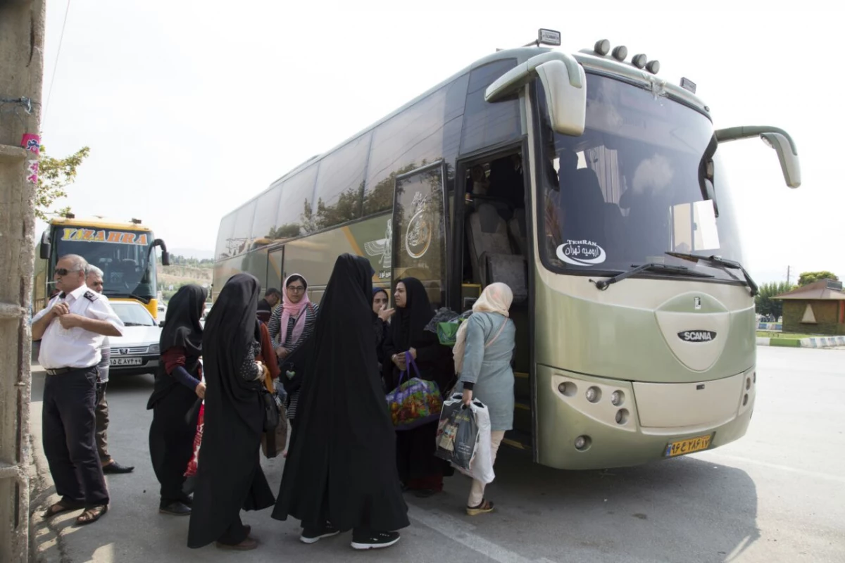 ورود دانشجومعلمان شرکت کننده در بیست و ششمین جشنواره تئاتر وسرود ازسراسر کشور