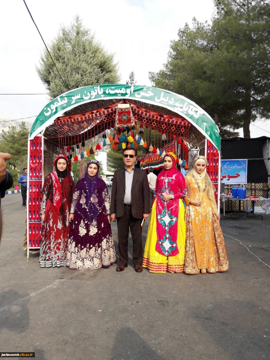 خوش آمد گویی دانشجو معلمان پردیس کوثر با لباس های محلی